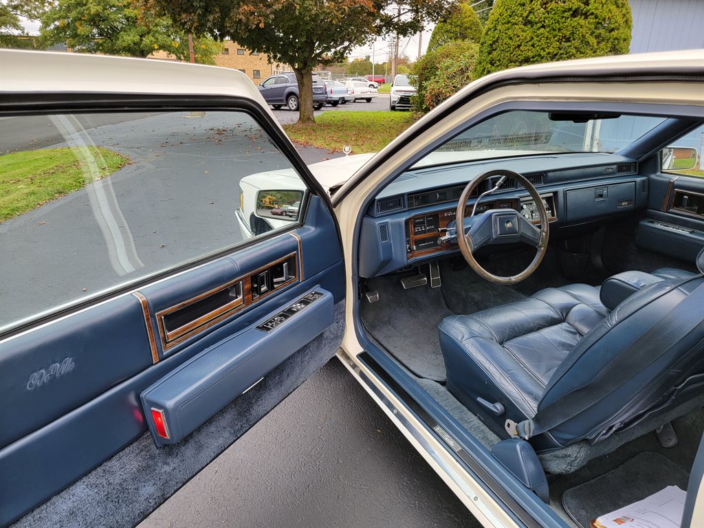 1989 CADILLAC Deville Coupe - $9,500