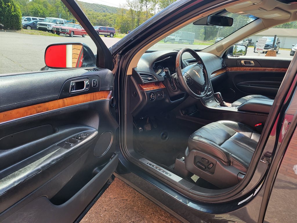 2014 Lincoln MKT - $9,900