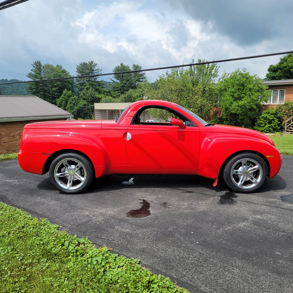 2005 Chevrolet SSR - $16,900