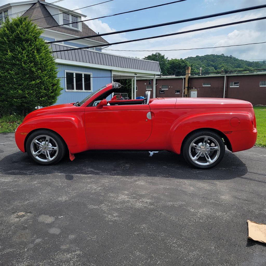 2005 Chevrolet SSR - $16,900