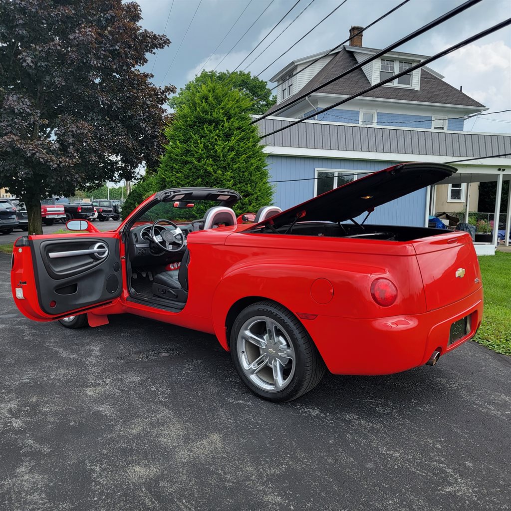 2005 Chevrolet SSR - $16,900