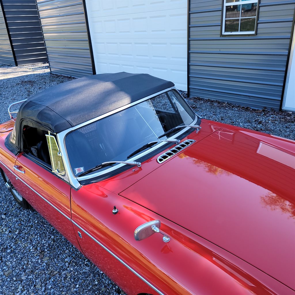 1971 MG MGB - $11,900