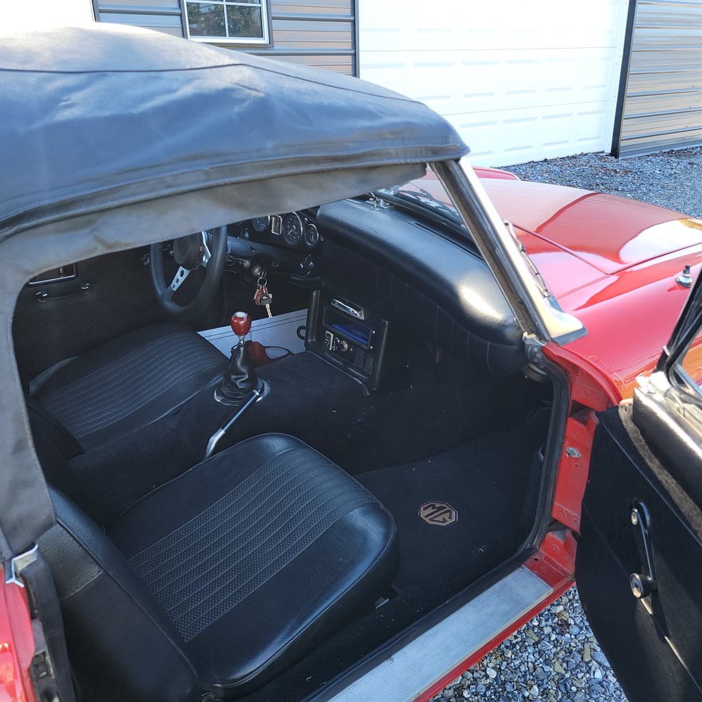 1971 MG MGB - $11,900