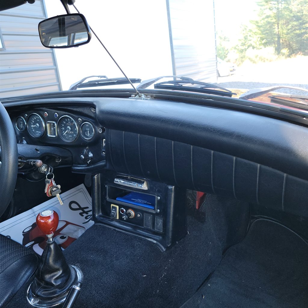 1971 MG MGB - $11,900
