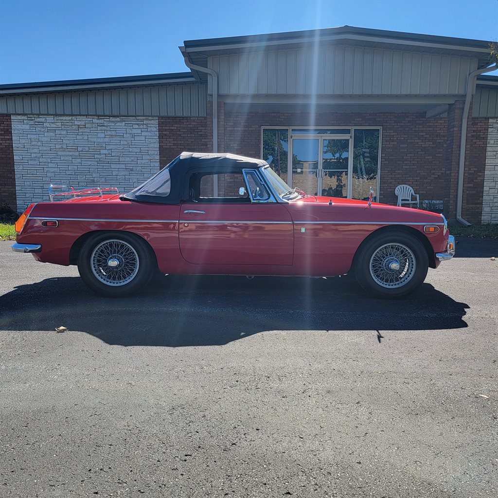 1971 MG MGB - $11,900