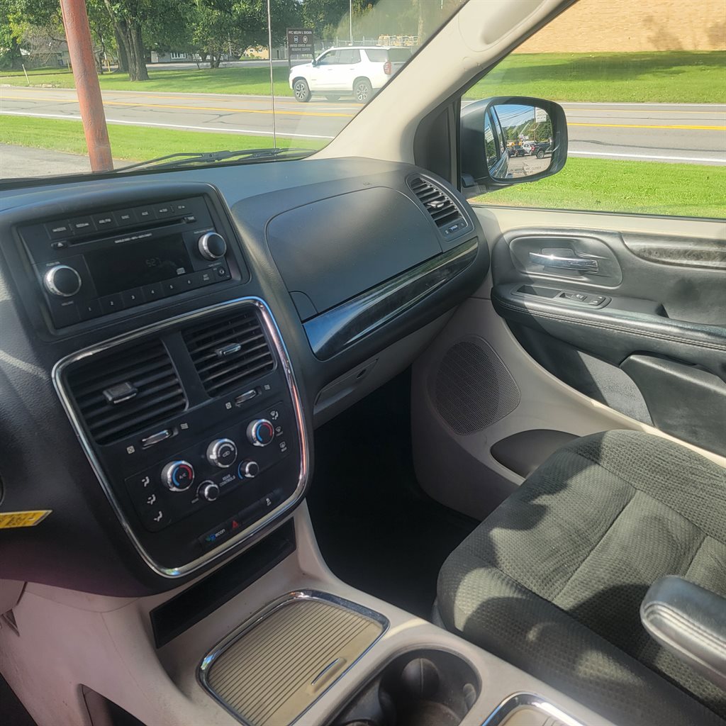 2016 Dodge Grand Caravan - $3,400
