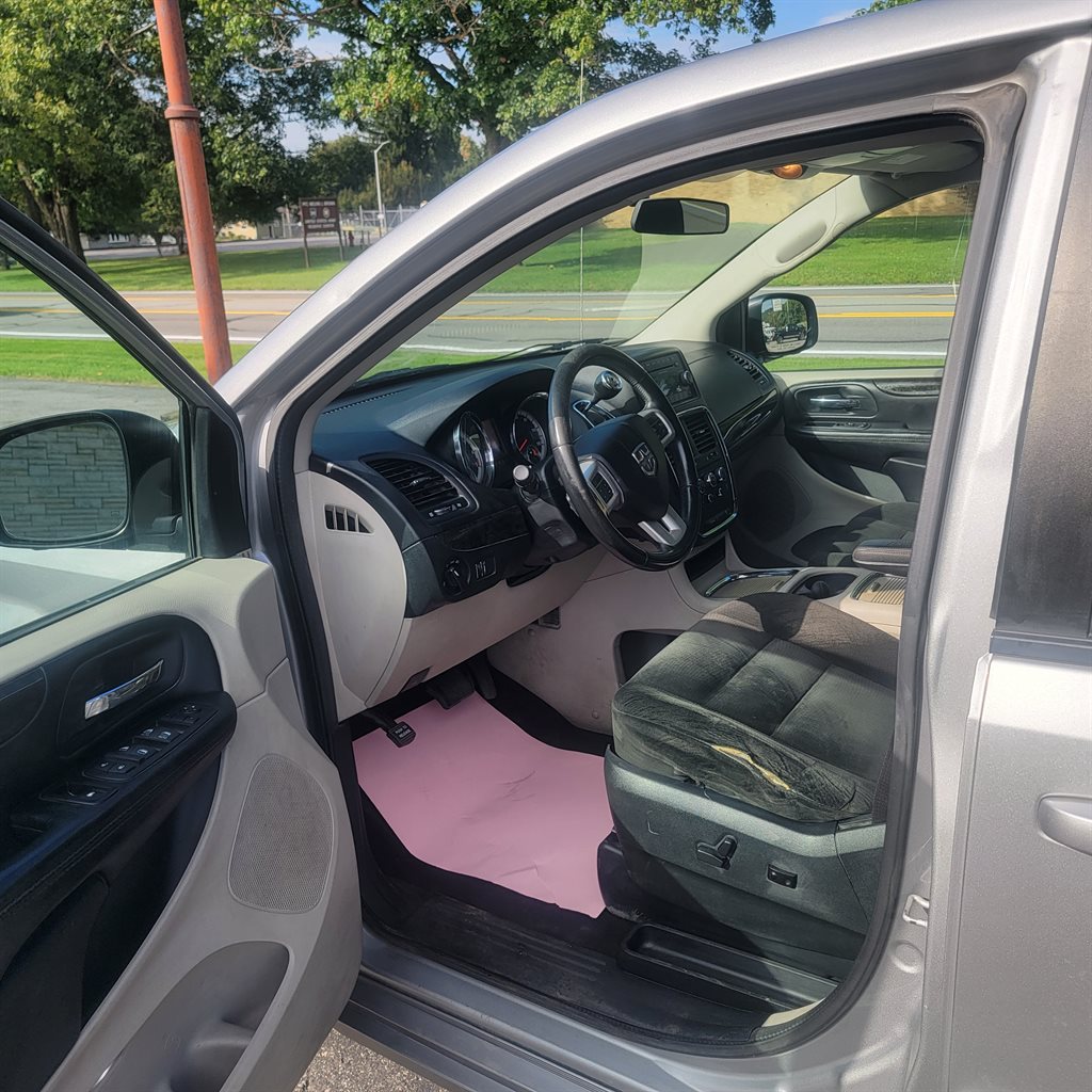 2016 Dodge Grand Caravan - $3,400