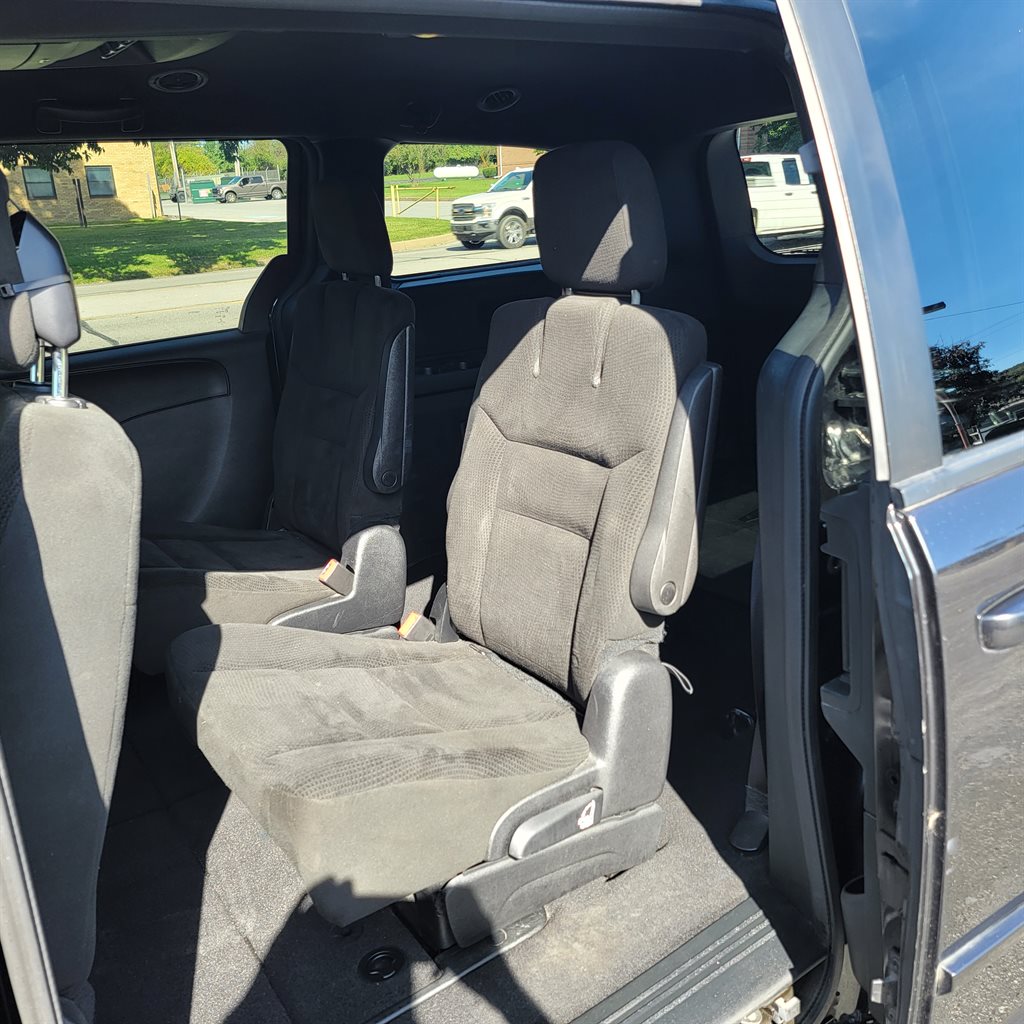 2015 Dodge Grand Caravan - $5,400
