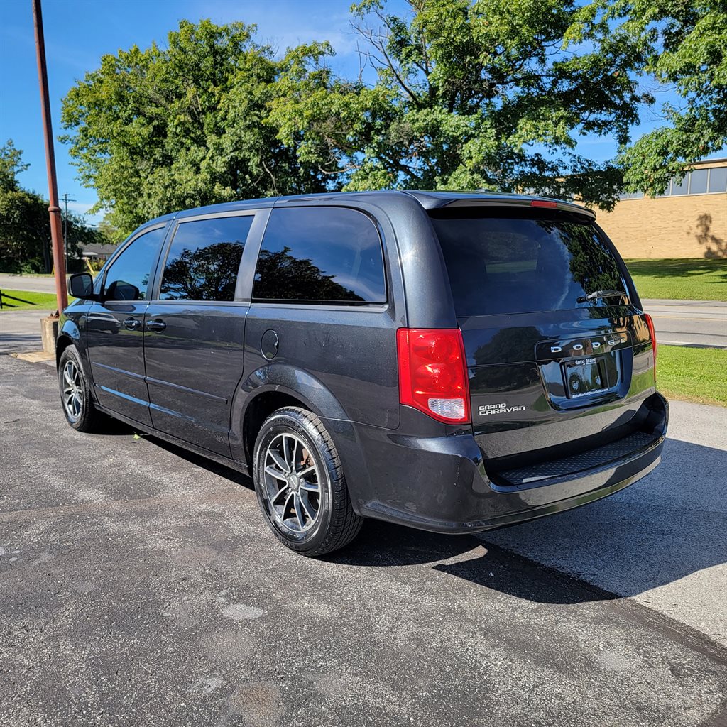 2015 Dodge Grand Caravan - $5,400