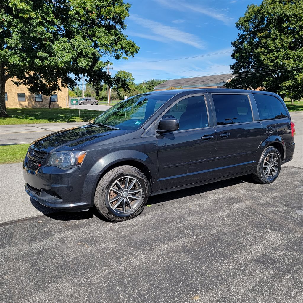 2015 Dodge Grand Caravan - $5,400