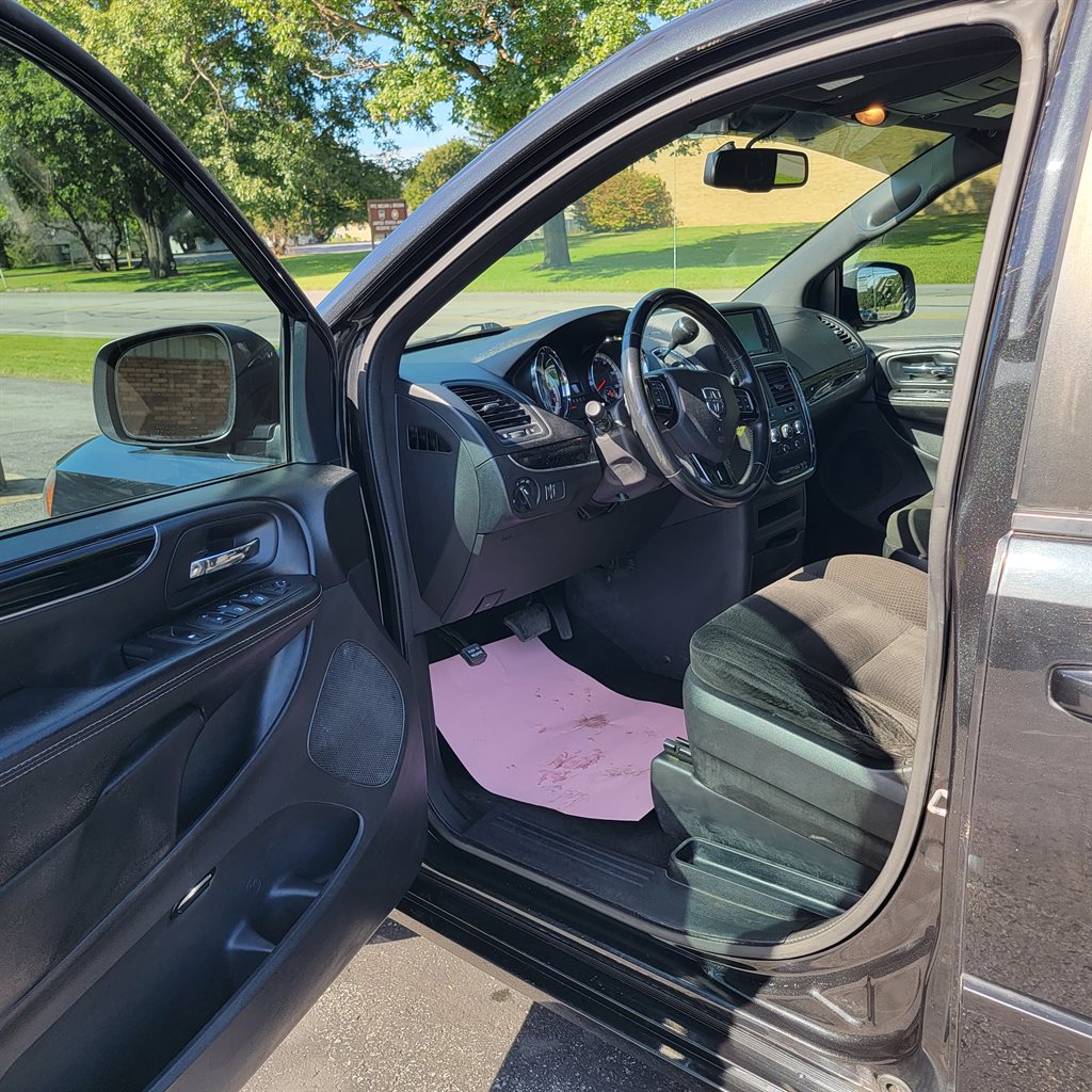 2015 Dodge Grand Caravan - $5,400