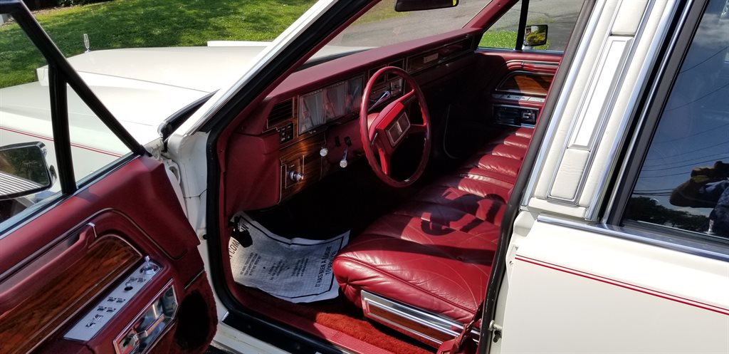 1981 LINCOLN Mark Sedan - $15,900