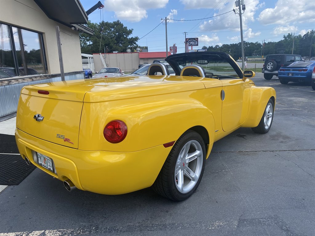 2004 Chevrolet SSR - $17,988