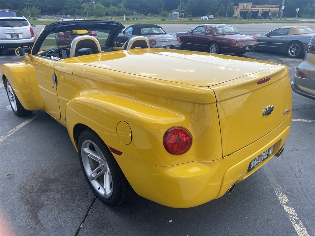 2004 Chevrolet SSR - $17,988