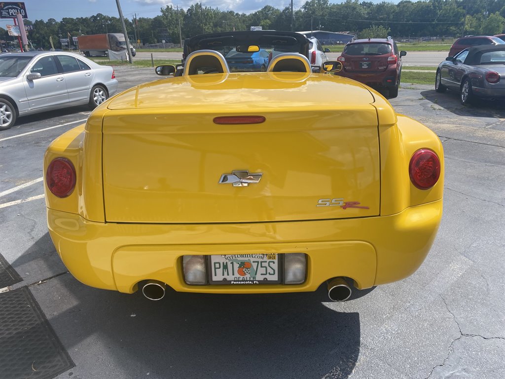 2004 Chevrolet SSR - $17,988