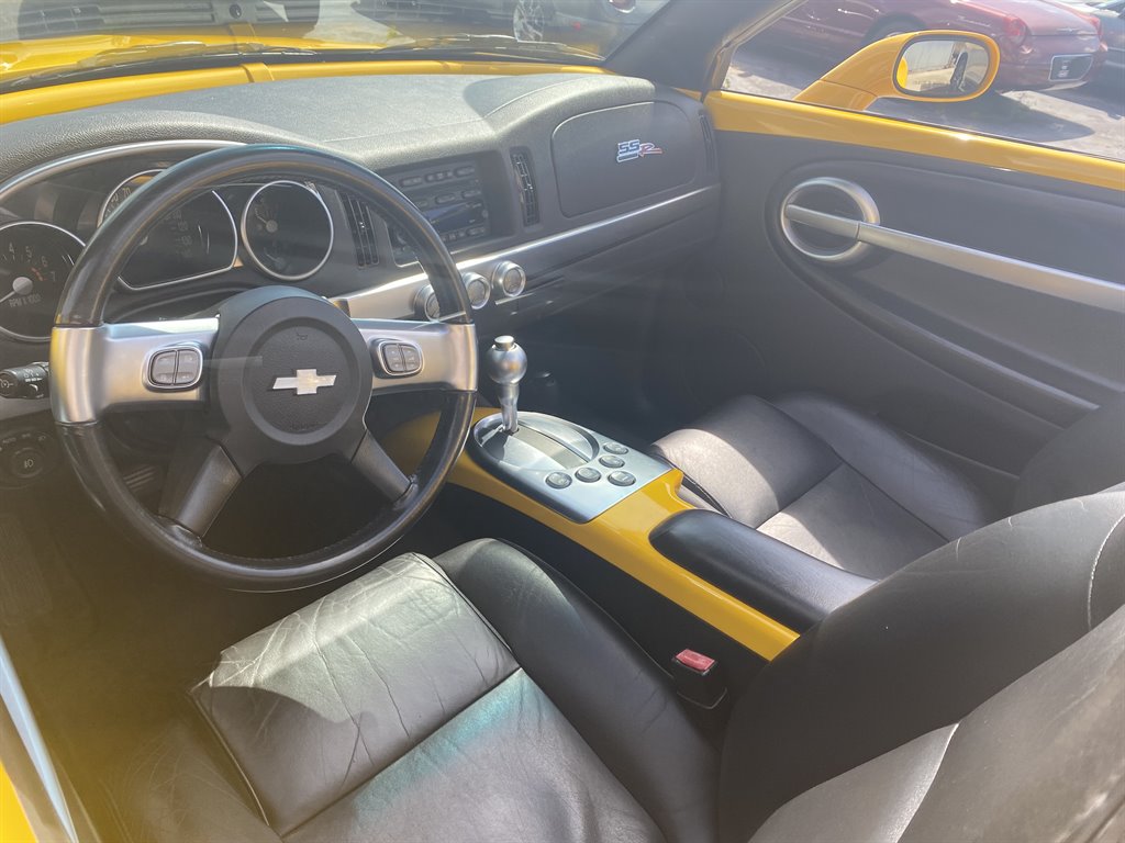 2004 Chevrolet SSR - $17,988