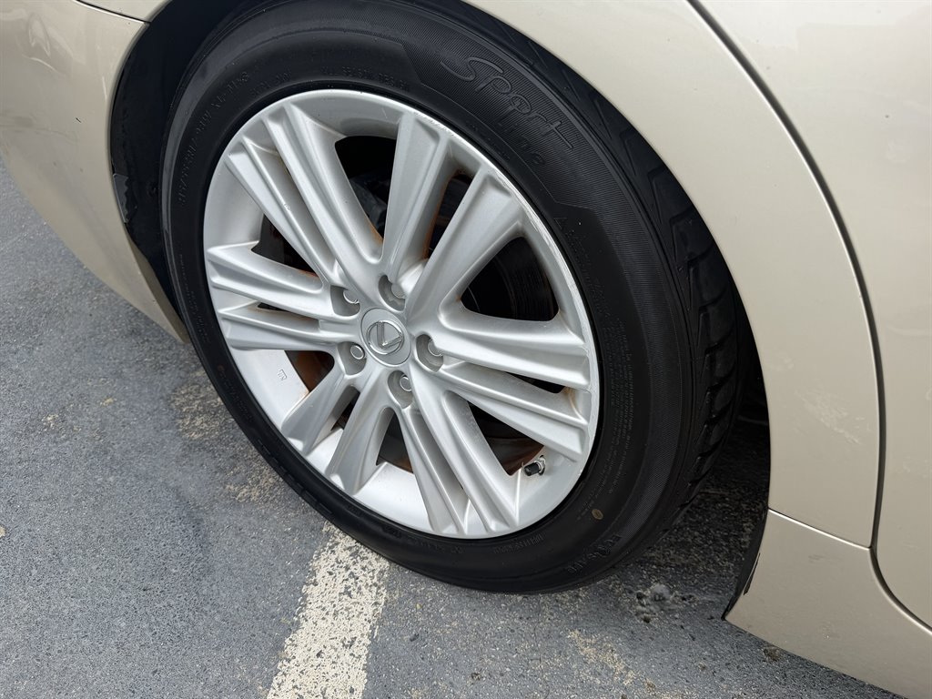 2014 Lexus ES - $12,988