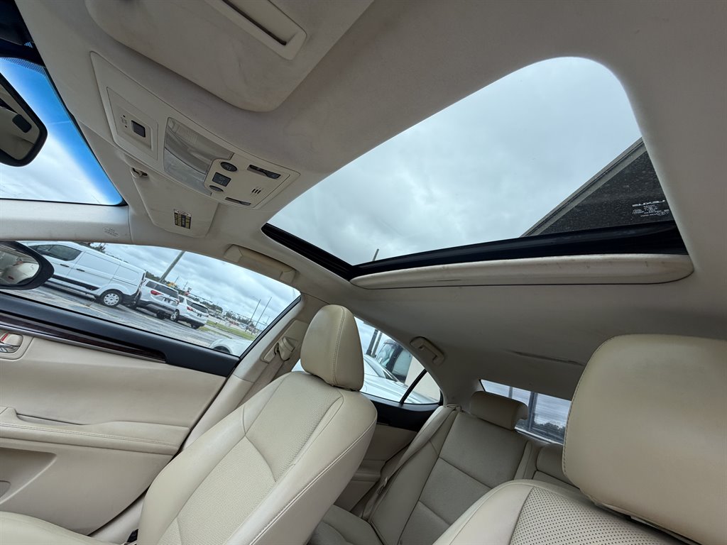 2014 Lexus ES - $12,988