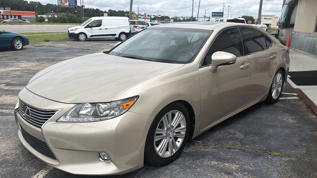2014 Lexus ES - $12,988