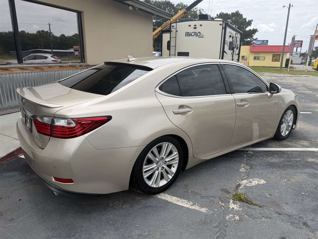 2014 Lexus ES - $12,988