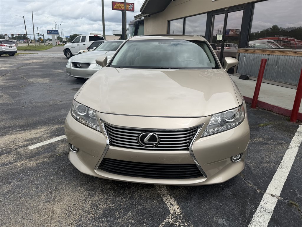 2014 Lexus ES - $12,988