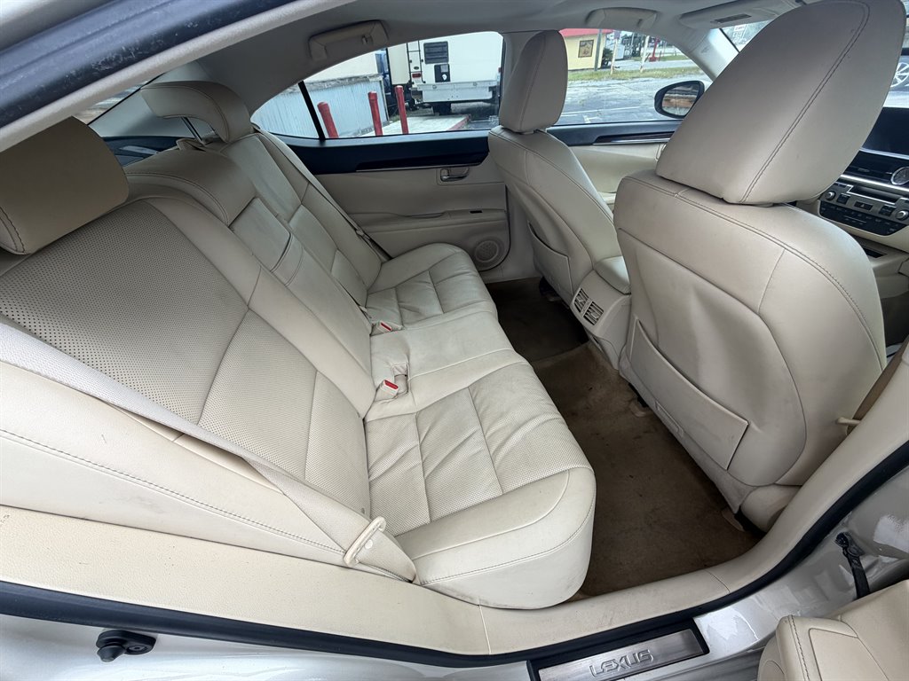 2014 Lexus ES - $12,988