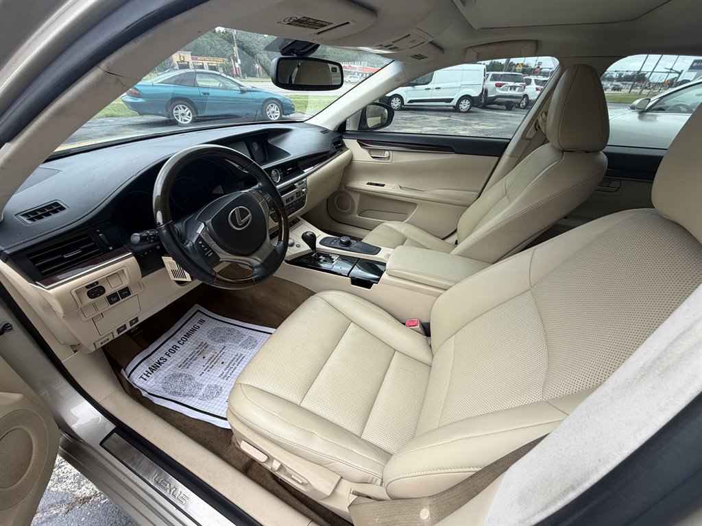 2014 Lexus ES - $12,988