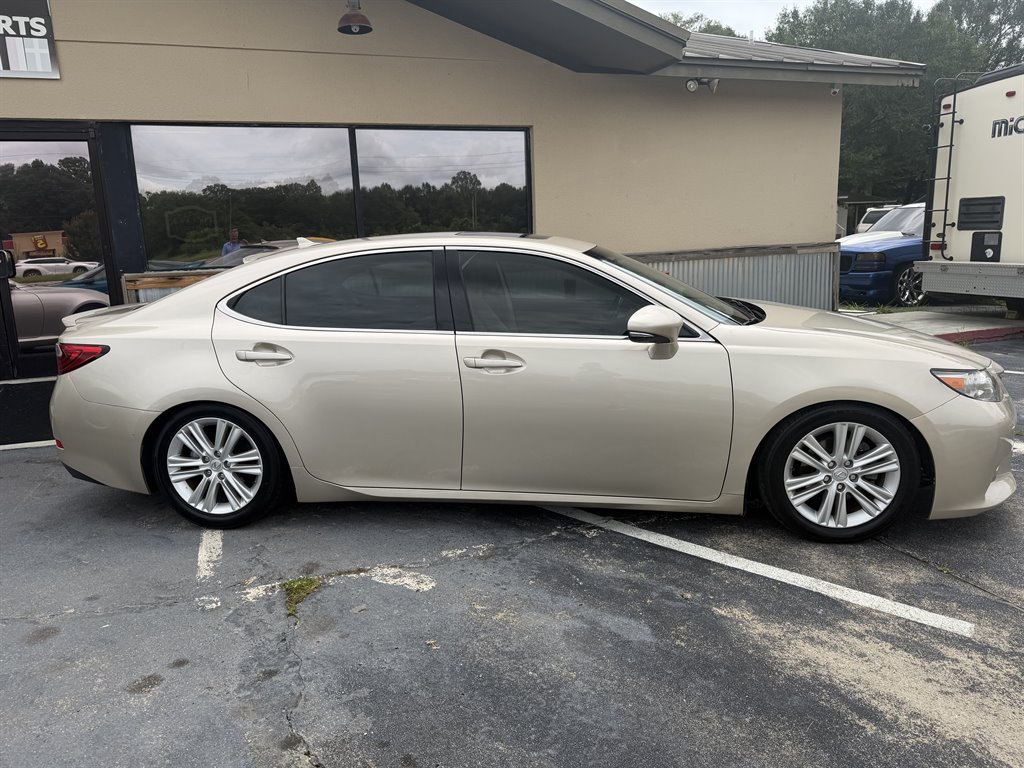 2014 Lexus ES - $12,988