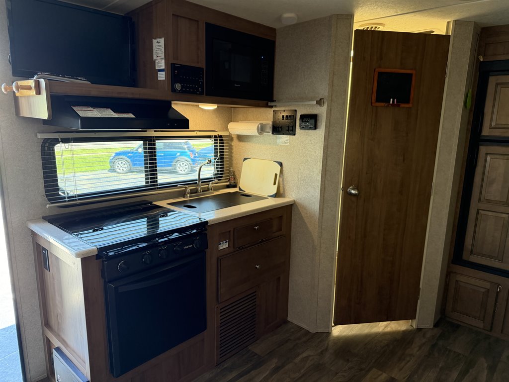 2018 Flagstaff Micro Mini 21ds - $12,988