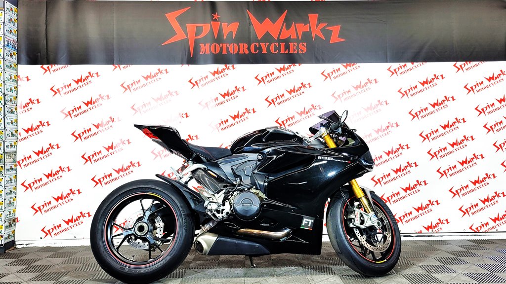The 2014 Ducati Panigale 1199 S MC : Motor Cycle photos