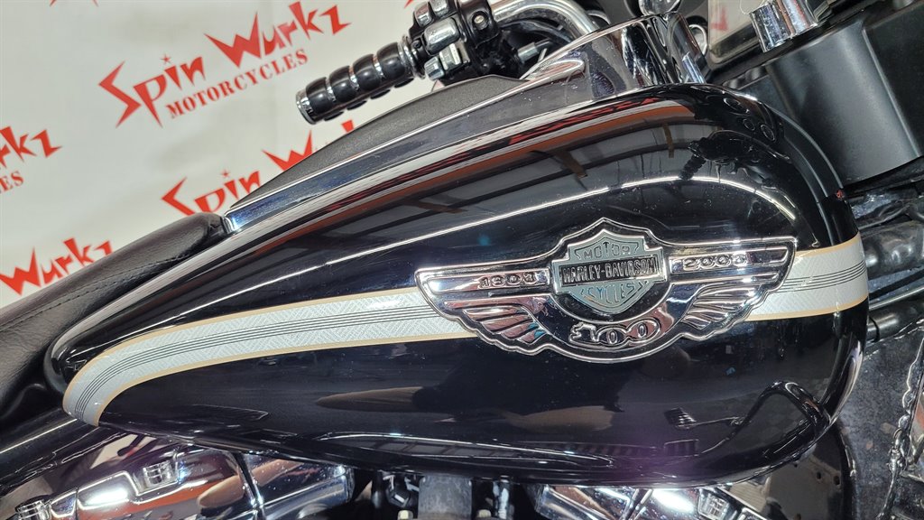 2003 Harley-Davidson Ultra Classic Annive MC: Motorcycle photo