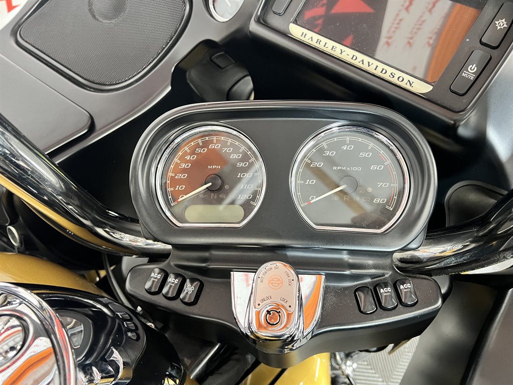 2017 Harley-Davidson FLHX - $13,000
