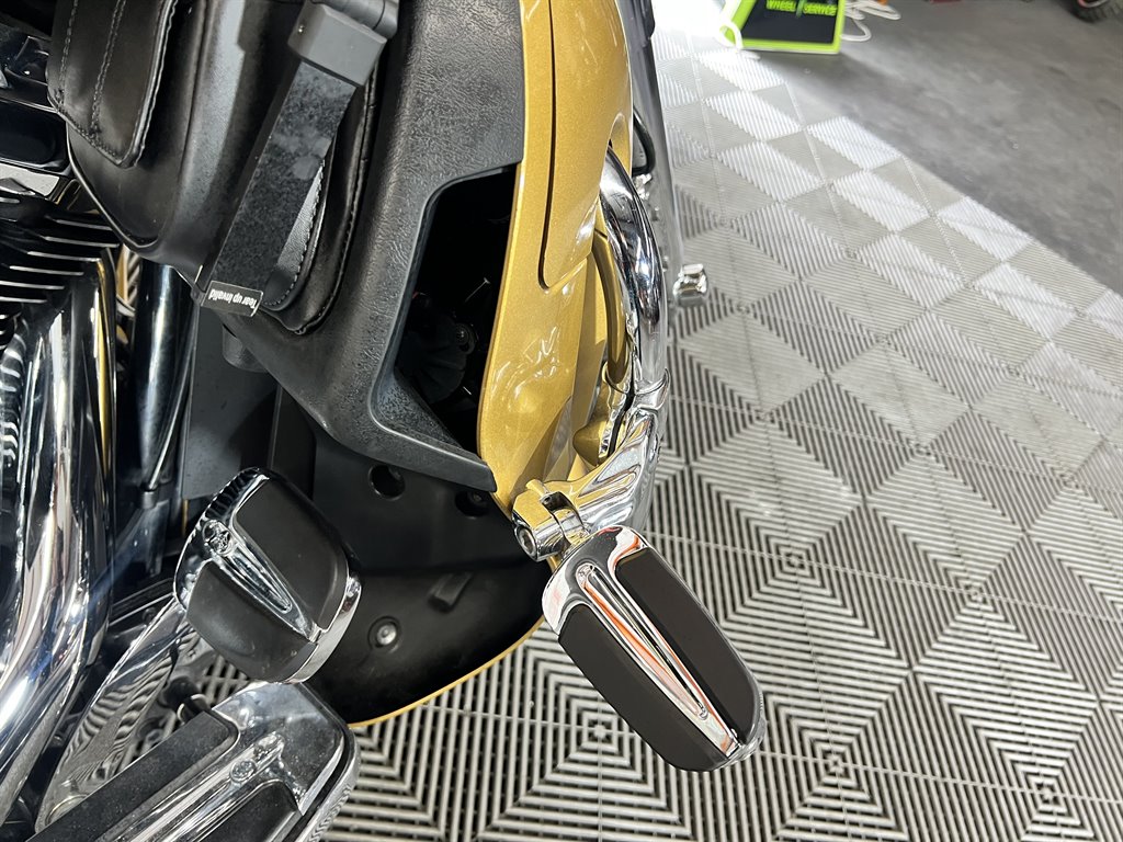 2017 Harley-Davidson FLHX - $13,000