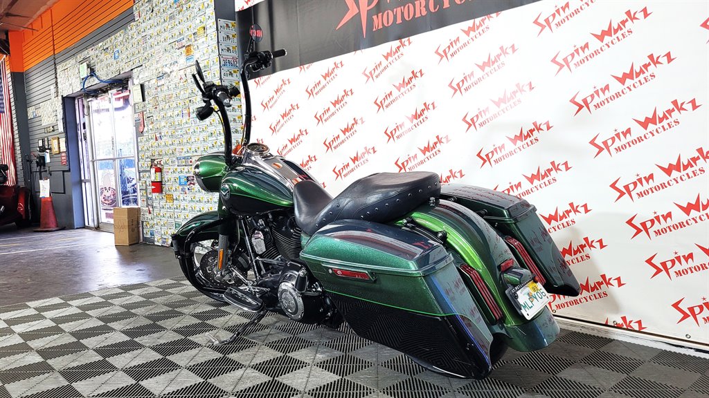2014 Harley-davidson Cvo Road King - $14,000