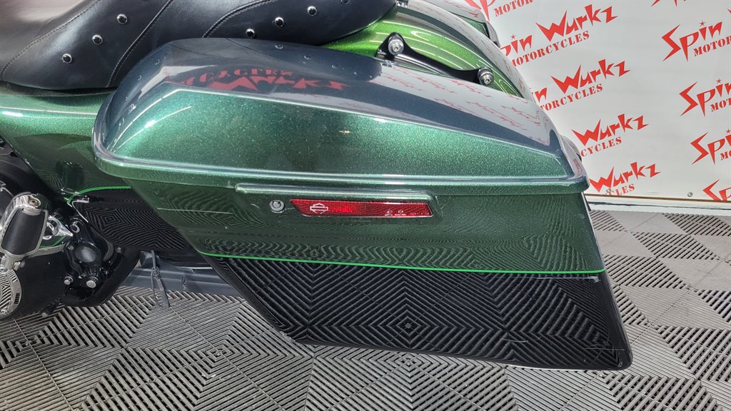 2014 Harley-davidson Cvo Road King - $14,000