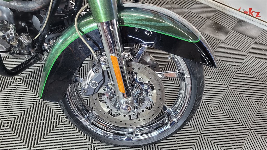 2014 Harley-davidson Cvo Road King - $14,000
