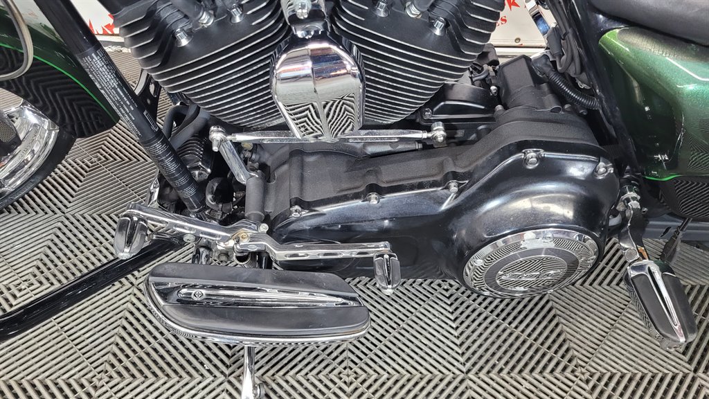2014 Harley-davidson Cvo Road King - $14,000