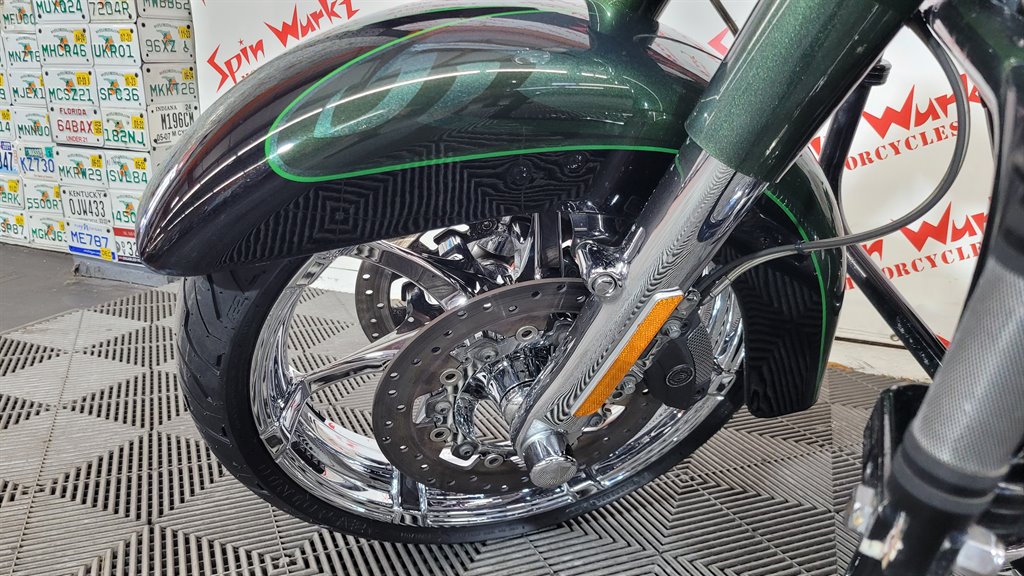2014 Harley-davidson Cvo Road King - $14,000