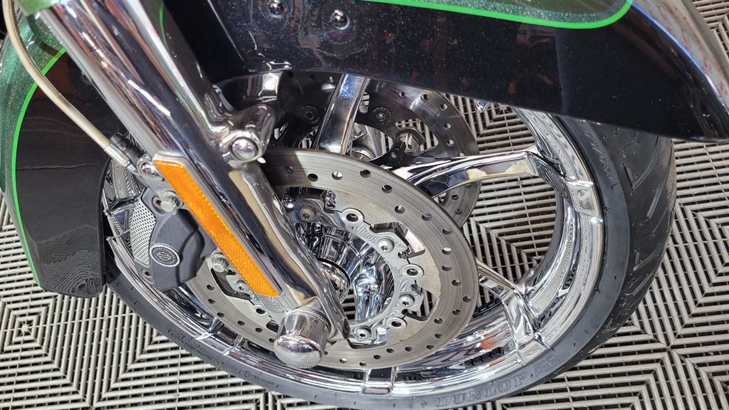 2014 Harley-davidson Cvo Road King - $14,000