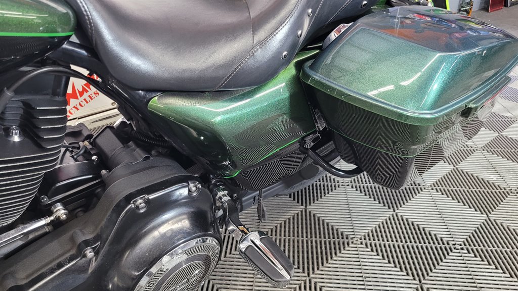 2014 Harley-davidson Cvo Road King - $14,000