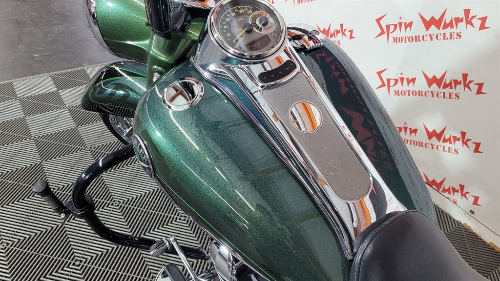 2014 Harley-davidson Cvo Road King - $14,000