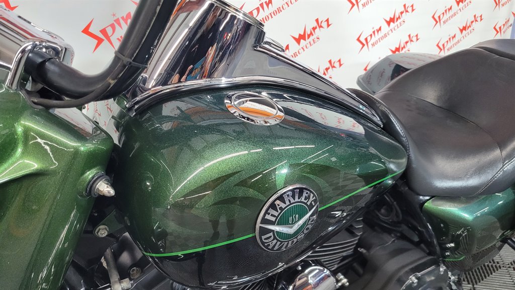 2014 Harley-davidson Cvo Road King - $14,000
