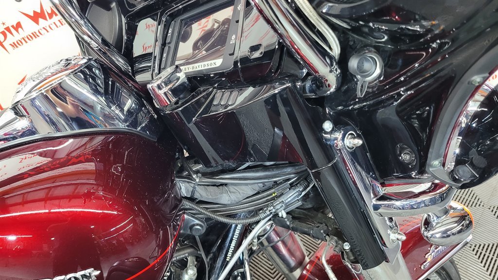 2017 Harley Davidson Ultra Limited Flhtk - $17,000