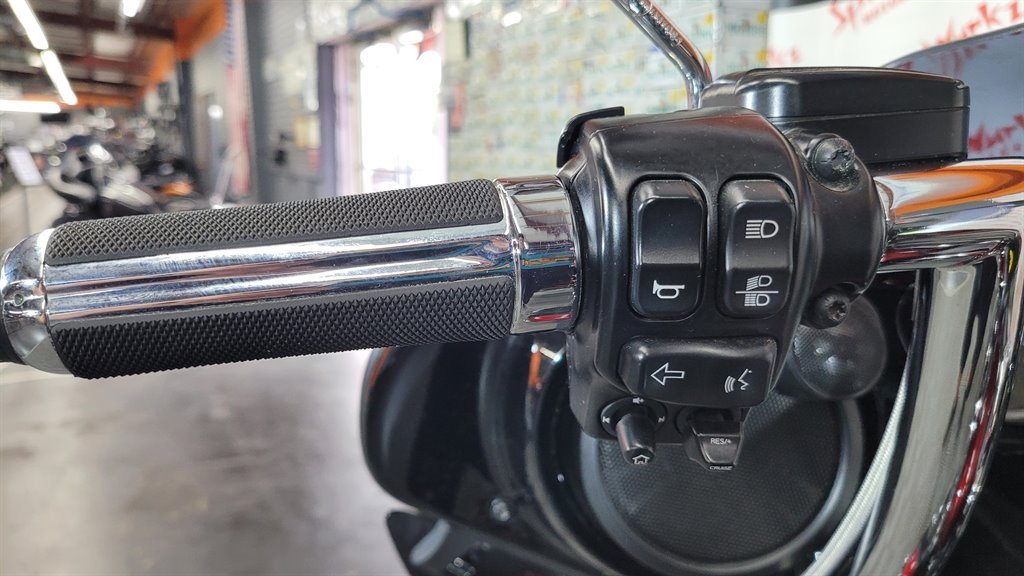2017 Harley Davidson Ultra Limited Flhtk - $17,000