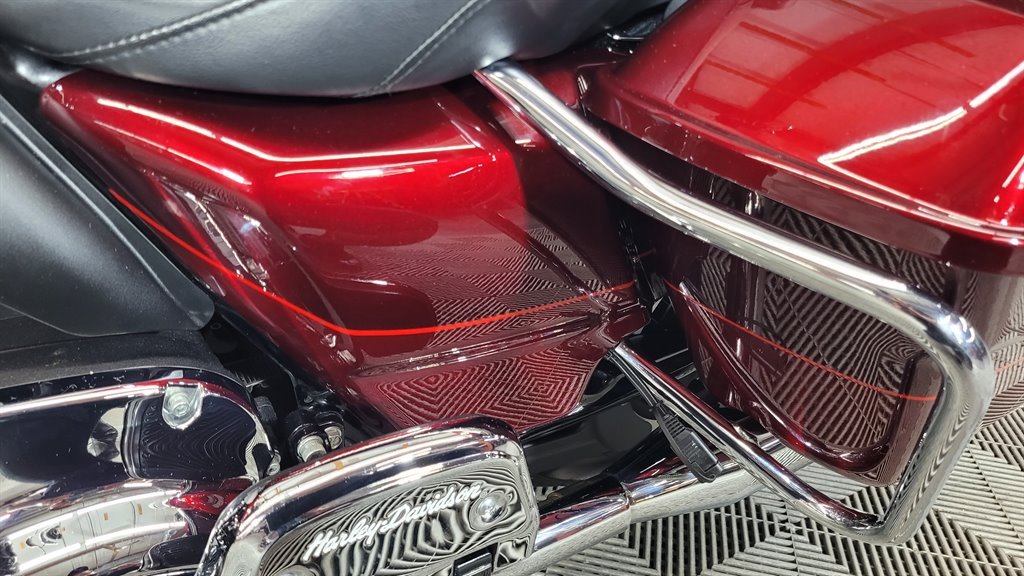 2017 Harley Davidson Ultra Limited Flhtk - $17,000