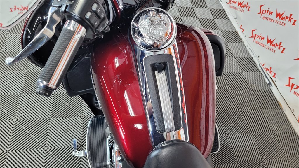 2017 Harley Davidson Ultra Limited Flhtk - $17,000