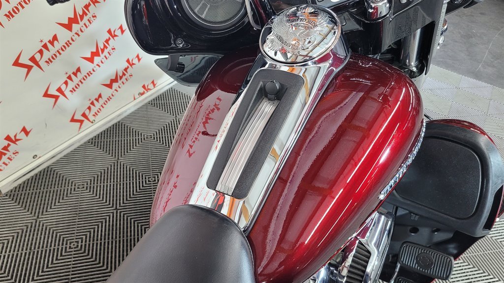 2017 Harley Davidson Ultra Limited Flhtk - $17,000