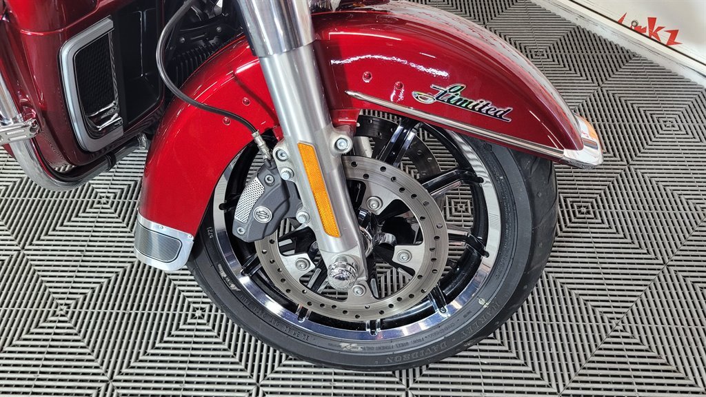 2017 Harley Davidson Ultra Limited Flhtk - $17,000