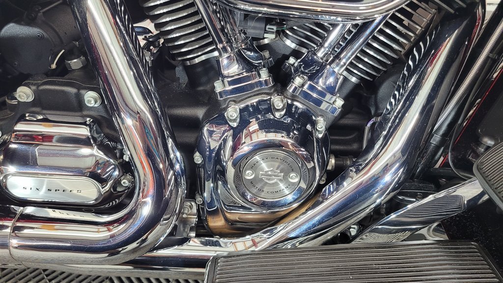 2017 Harley Davidson Ultra Limited Flhtk - $17,000