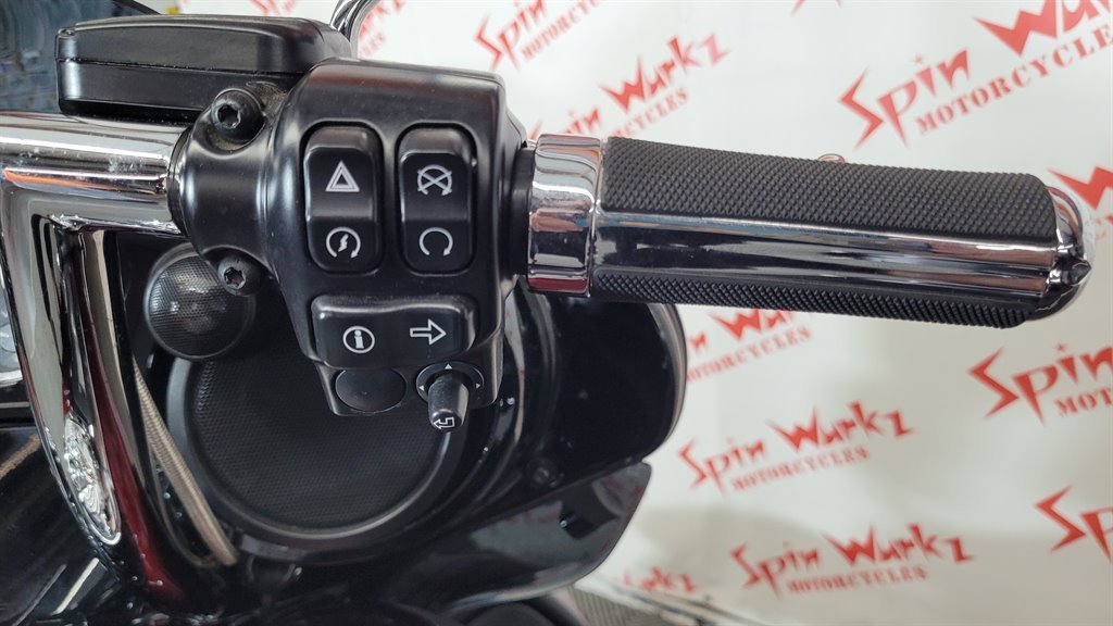 2017 Harley Davidson Ultra Limited Flhtk - $17,000